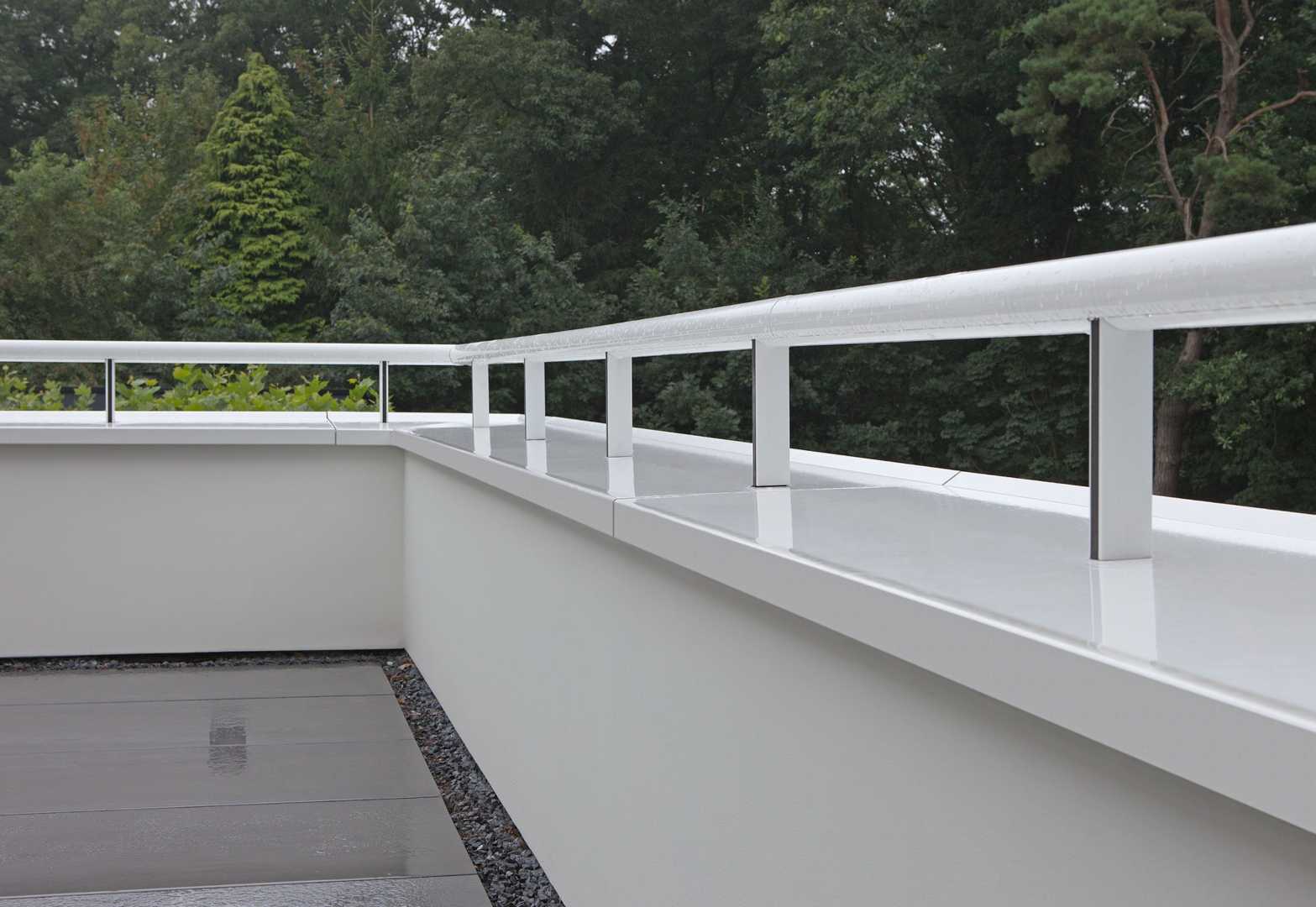 Aluminium muurafdekkappen met reling Aluminium muurafdekkappen met reling