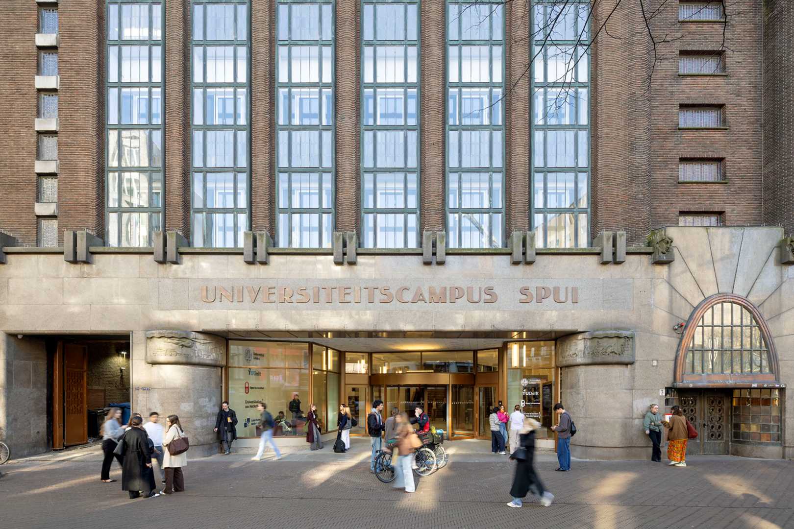 Buitenaanzicht Spuigebouw Marcel van der Burg