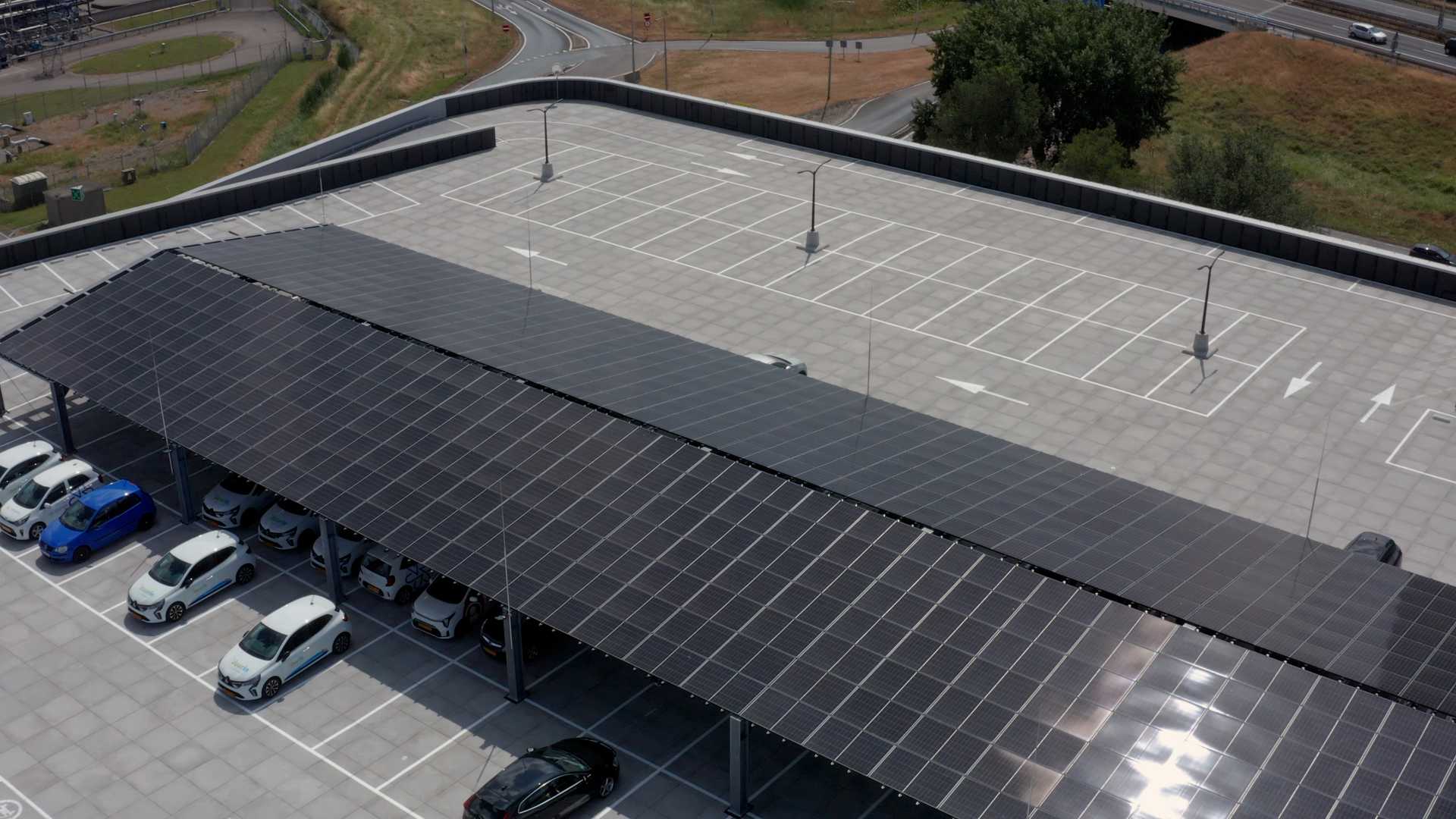 Parkeerdak Harvest House met zonnepanelen Parkeerdak Harvest House met zonnepanelen