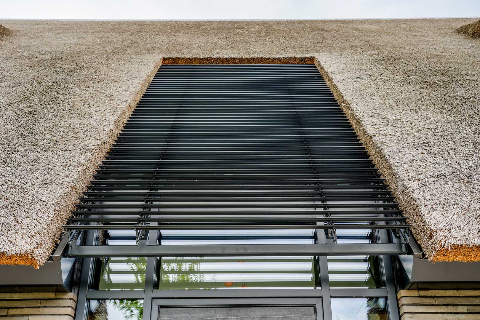 SUNSHIELD lamellen boven de voordeur