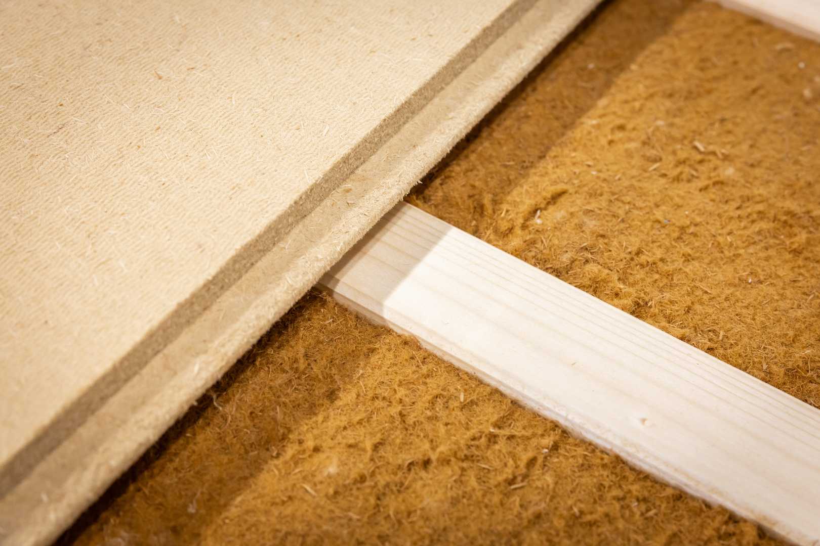 Aanbrengen van WOOD houtvezelisolatie Aanbrengen van WOOD houtvezelisolatie