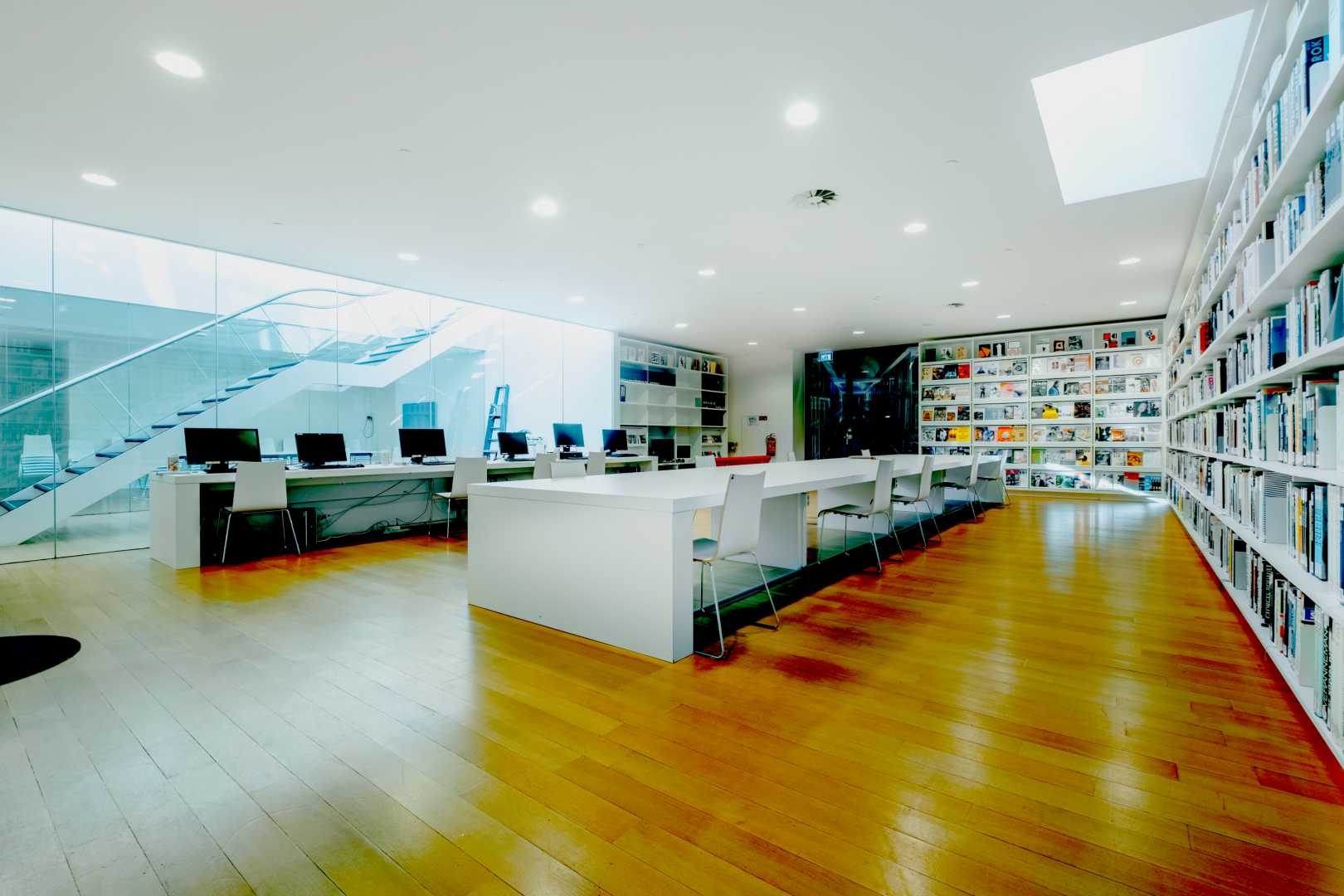 Bibliotheek in het Stedelijk Museum in Amsterdam